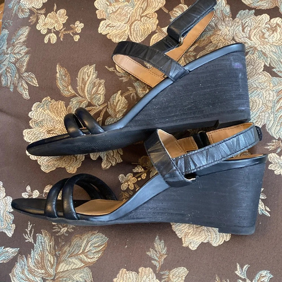 Vionic Emmy Wedge Heel Black Sandals Velcro Strap Strappy Sandals Size 6.5 - Picture 7 of 9